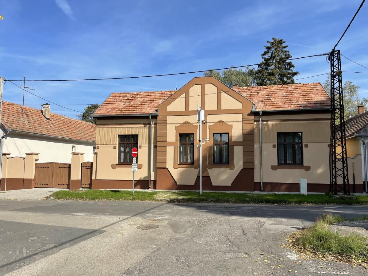 Kovács Apartmanház Kiskunhalas Exterior foto