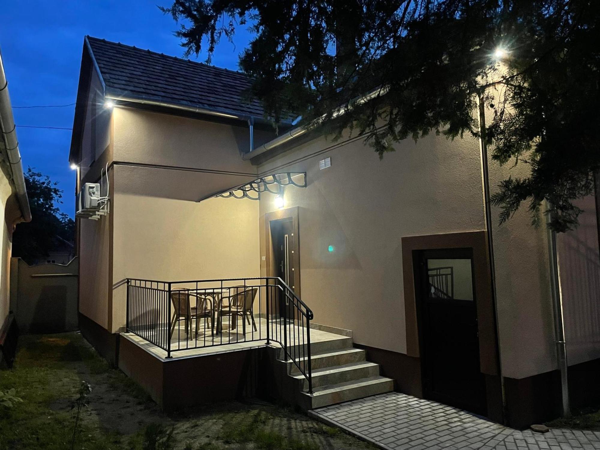 Kovács Apartmanház Kiskunhalas Habitación foto