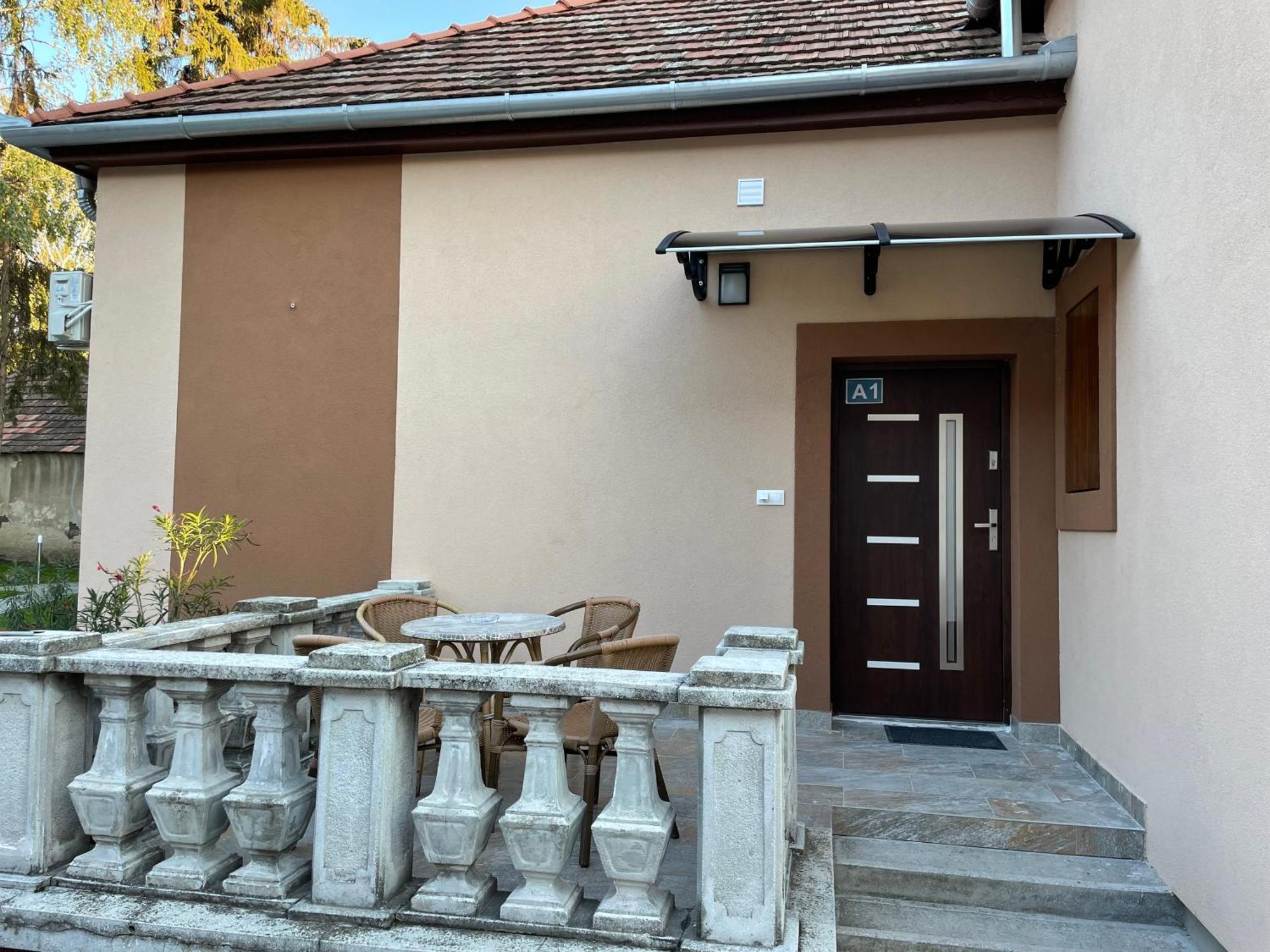 Kovács Apartmanház Kiskunhalas Habitación foto